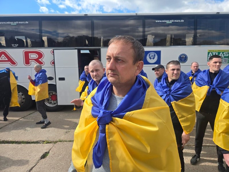 193 Ukrainian soldiers are returning home as part of the prisoners swap with Russia