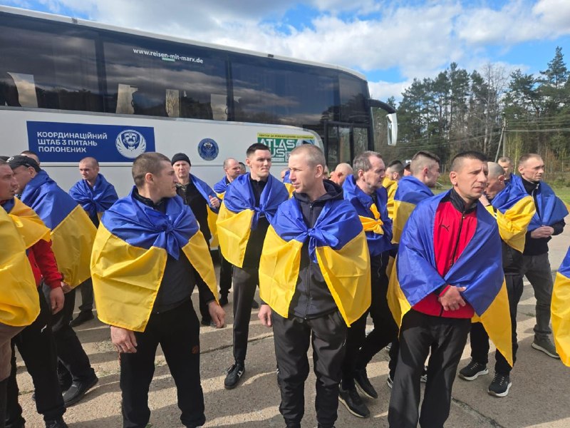 193 Ukrainian soldiers are returning home as part of the prisoners swap with Russia