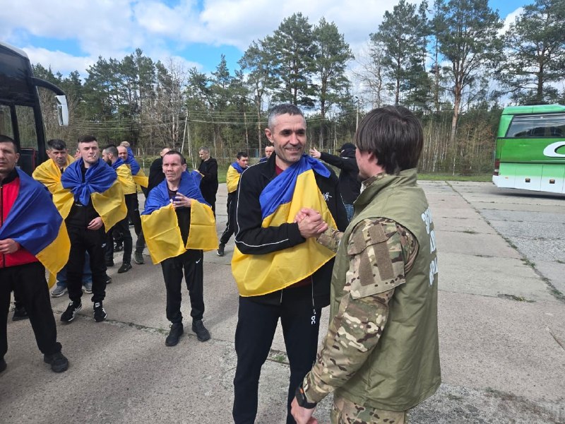 193 Ukrainian soldiers are returning home as part of the prisoners swap with Russia