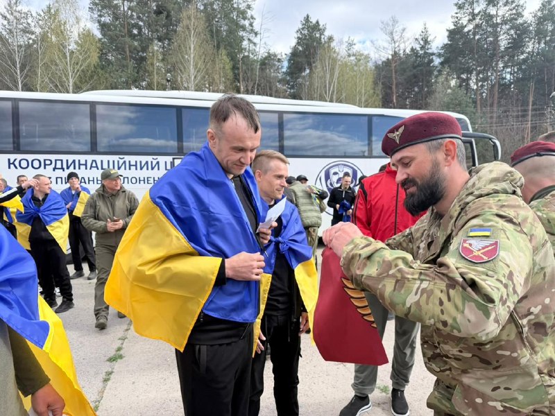 193 Ukrainian soldiers are returning home as part of the prisoners swap with Russia