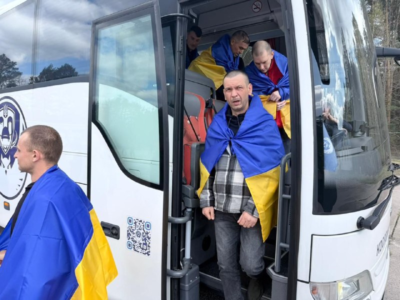 193 Ukrainian soldiers are returning home as part of the prisoners swap with Russia