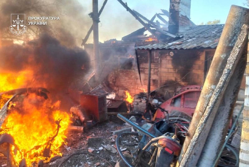 निकोपोल जिले में तोपखाने और ड्रोन हमलों के परिणामस्वरूप 6 लोग घायल हो गए।