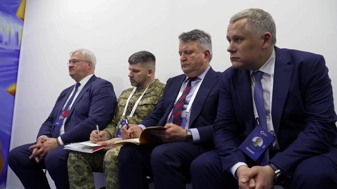 Zelensky met with Slovak Prime Minister Fico in Yerevan. They discussed exchanging visits to Kyiv and Bratislava and holding a meeting of governments in the format of an intergovernmental commission in the near future.