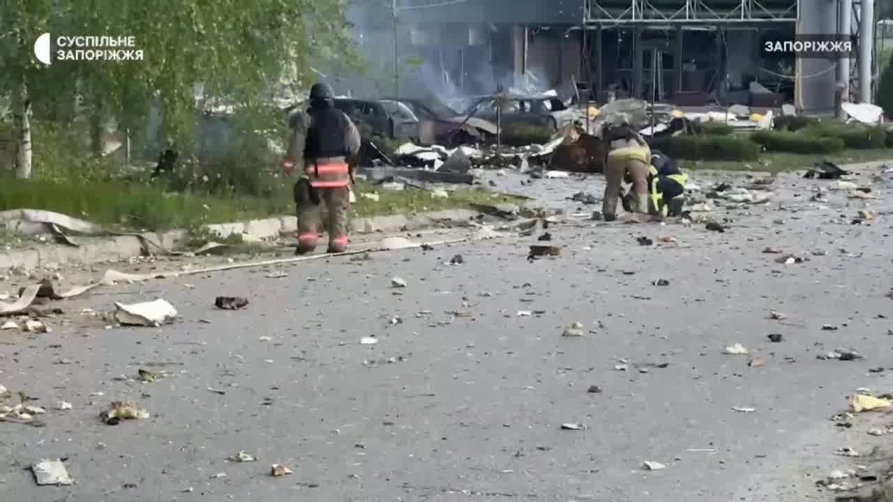 Damage in Zaporizhzhia as result of airstrike with glide bomb