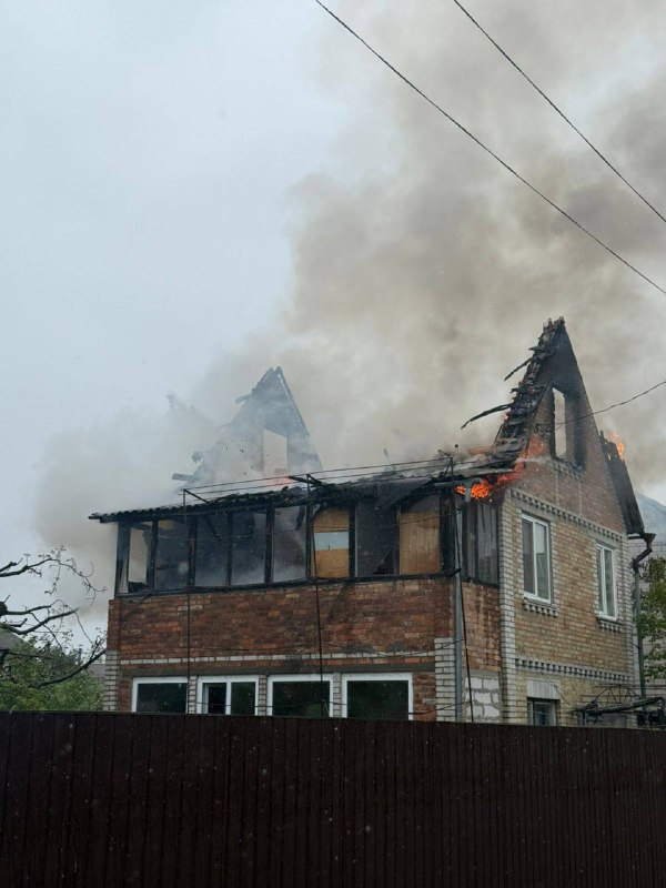 Una casa s'ha incendiat al districte de Vyshhorod a causa d'un atac de drons