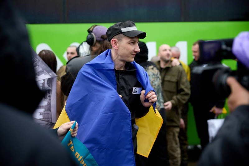 205 Ukrainian servicemen returned from Russian captivity as the first stage of 1000 on 1000 prisoners exchange