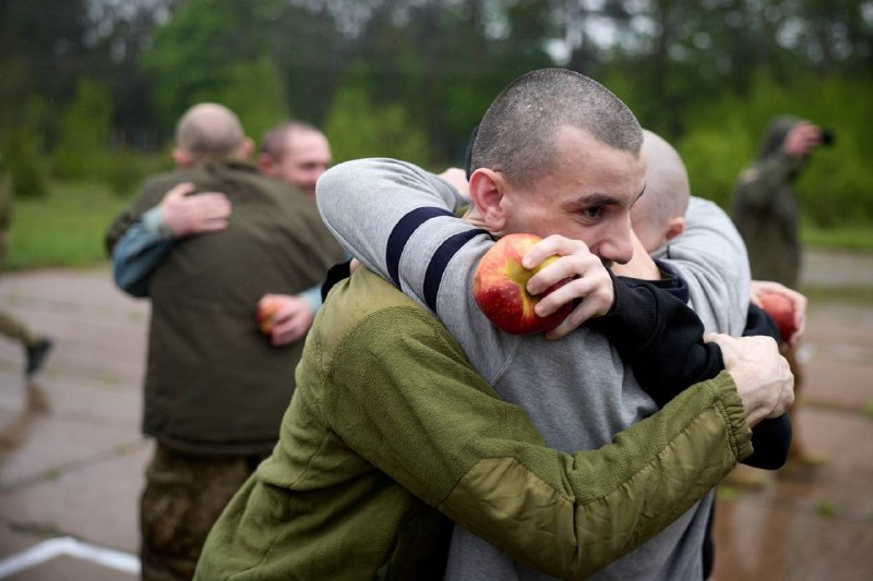 205 Ukrainian servicemen returned from Russian captivity as the first stage of 1000 on 1000 prisoners exchange