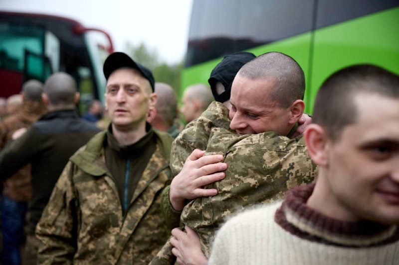 205 Ukrainian servicemen returned from Russian captivity as the first stage of 1000 on 1000 prisoners exchange