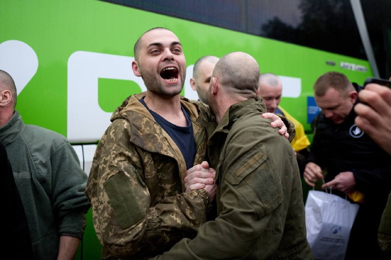 205 Ukrainian servicemen returned from Russian captivity as the first stage of 1000 on 1000 prisoners exchange