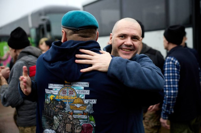205 Ukrainian servicemen returned from Russian captivity as the first stage of 1000 on 1000 prisoners exchange