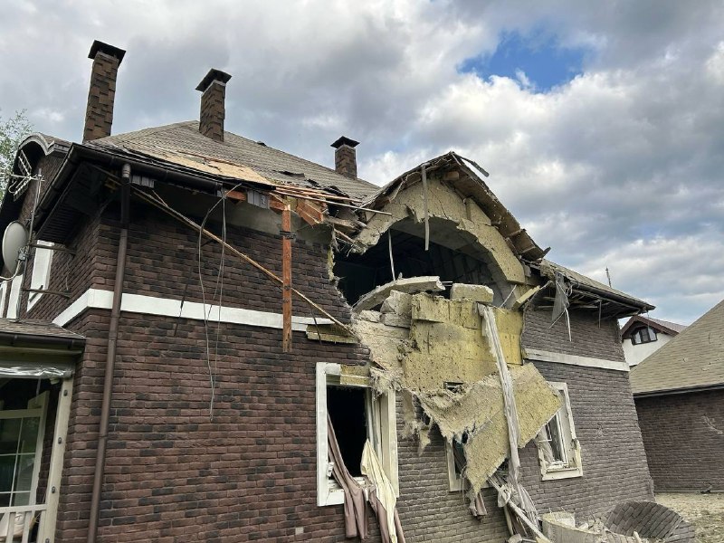 According to Russian media, citing Russian authorities, at least 3 people killed, and over 17 wounded, including 12 at the oil refinery in Kapotnya, as result of drones strikes 