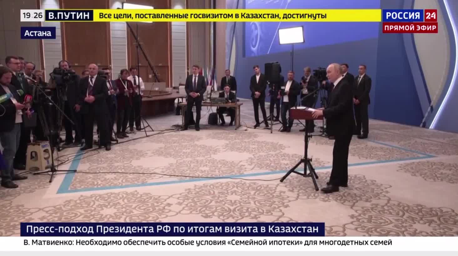 Putin, NATO'nun Kaliningrad bölgesindeki Rus hava savunma üslerini yerle bir etme imkanına sahip olduğu iddialarına atıfta bulunarak, Rusya Federasyonu, bunu yapmaya kalkışan herkesi yerle bir edecek her türlü imkana sahip dedi.