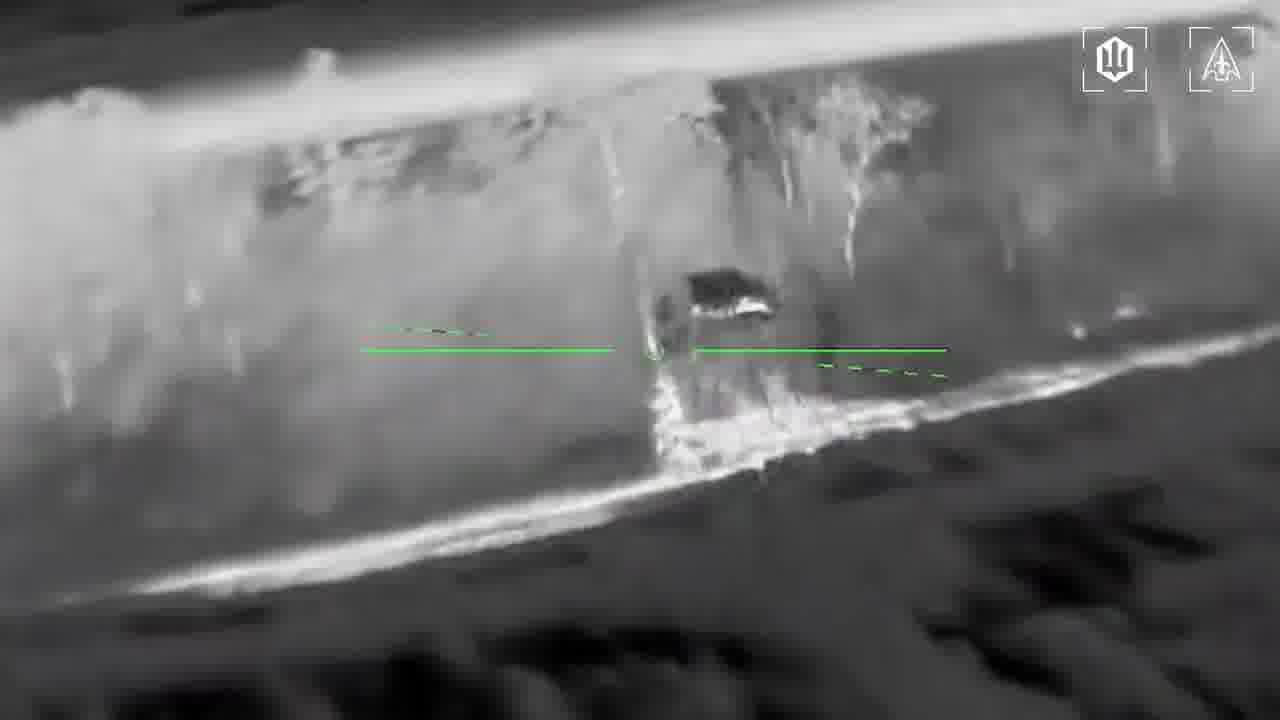 Apart of the port Ukrainian drones have attacked Iskander launcher and 2 Tu-142 planes at the military airfield in Taganrog
