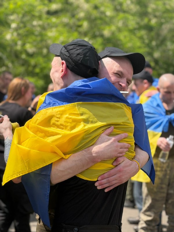 185 Ukrainian servicemen were released from Russian captivity in a new prisoners swap