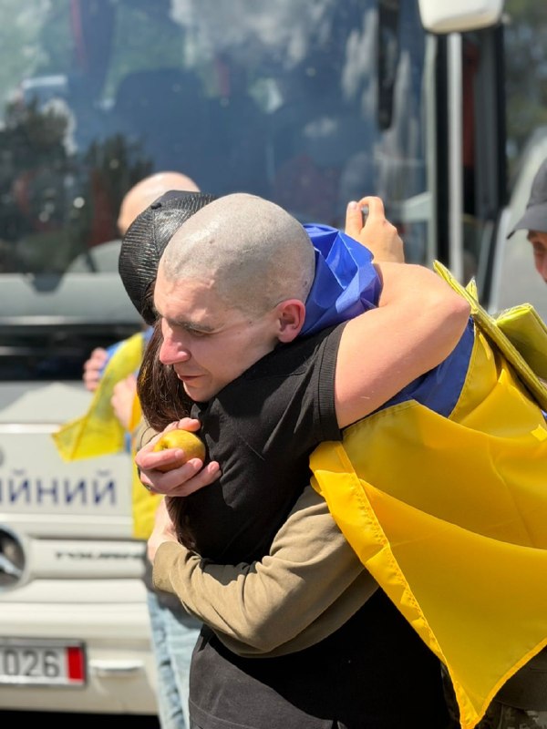 185 Ukrainian servicemen were released from Russian captivity in a new prisoners swap