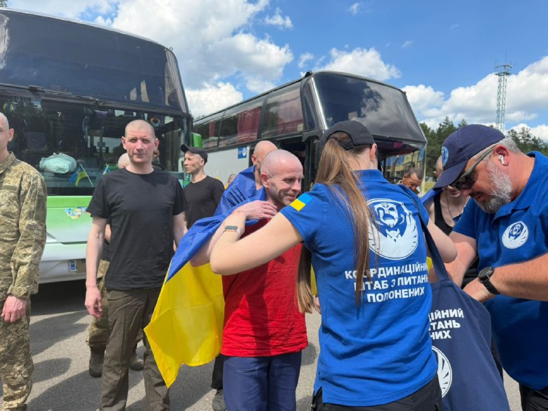 185 Ukrainian servicemen were released from Russian captivity in a new prisoners swap