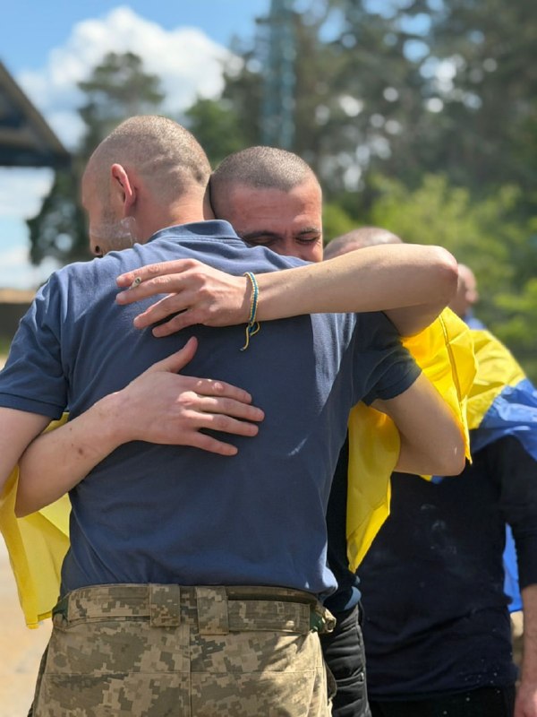 185 Ukrainian servicemen were released from Russian captivity in a new prisoners swap