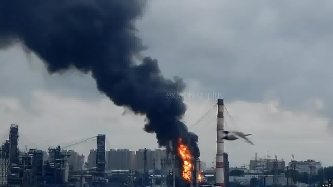 حريق في مصفاة نفط في كابوتنيا بمنطقة موسكو