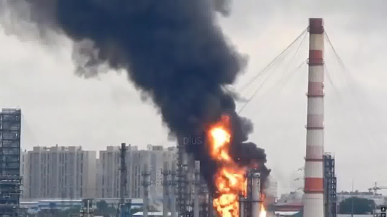 حريق في مصفاة نفط في كابوتنيا بمنطقة موسكو