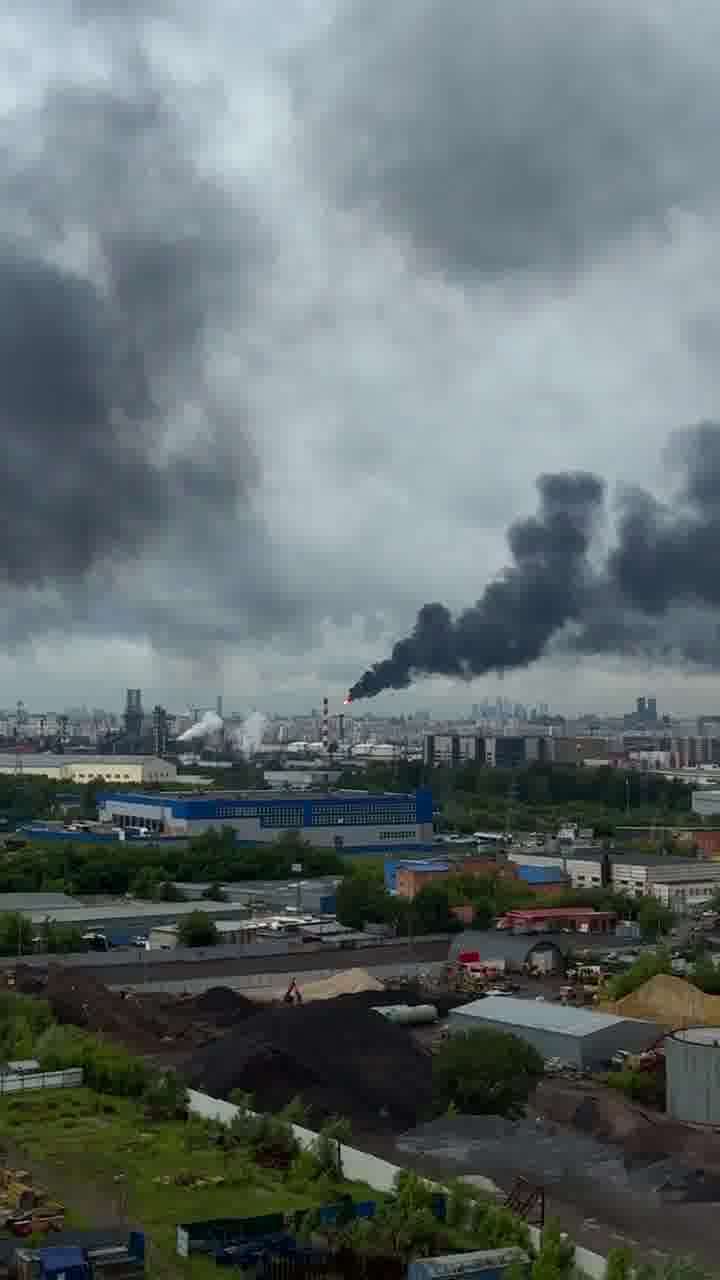 President Zelensky confirms strikes at oil refinery in Kapotnya in response to recent Russian attacks and Kremlin’s unwillingness to end the war