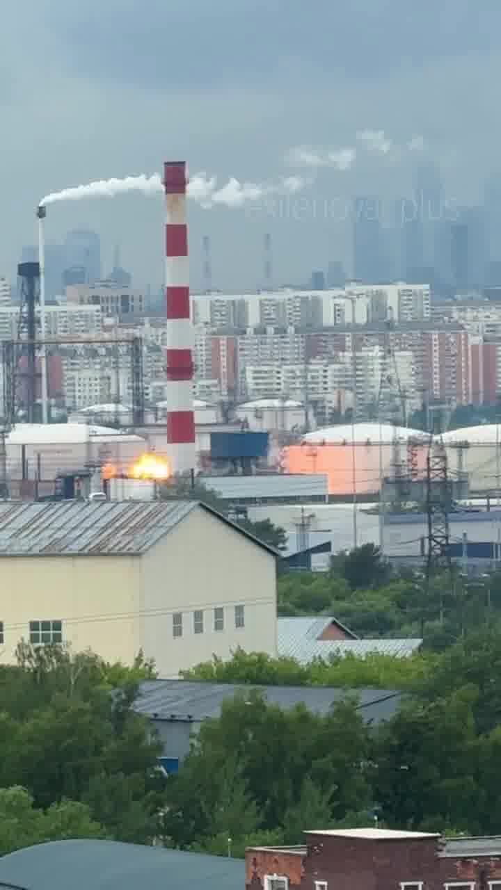 President Zelensky confirms strikes at oil refinery in Kapotnya in response to recent Russian attacks and Kremlin’s unwillingness to end the war