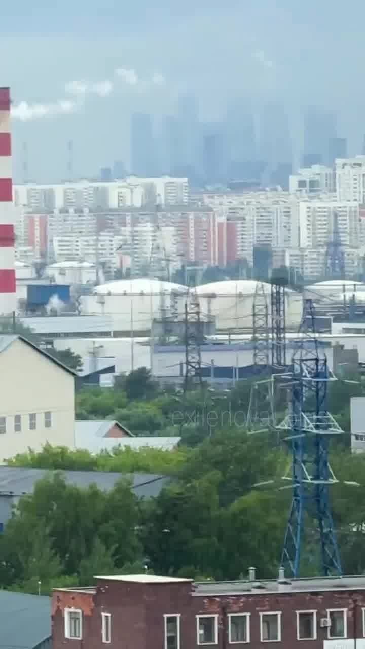 President Zelensky confirms strikes at oil refinery in Kapotnya in response to recent Russian attacks and Kremlin’s unwillingness to end the war