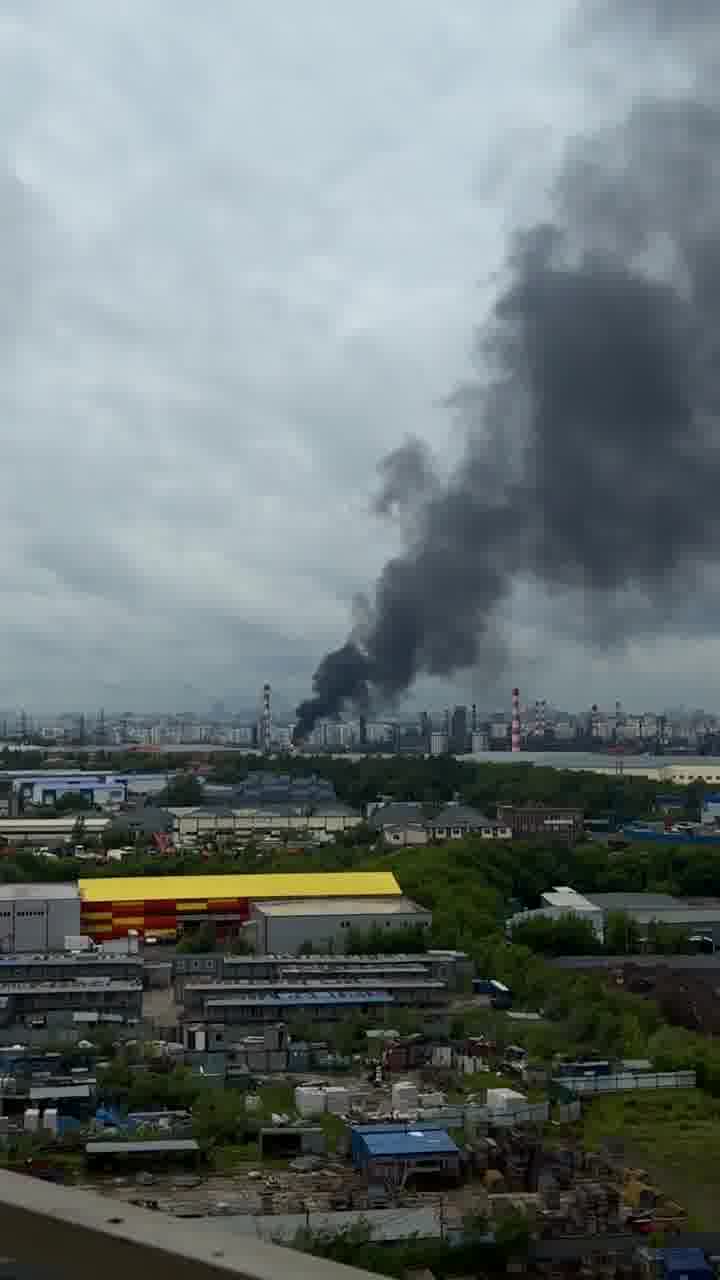 President Zelensky confirms strikes at oil refinery in Kapotnya in response to recent Russian attacks and Kremlin’s unwillingness to end the war