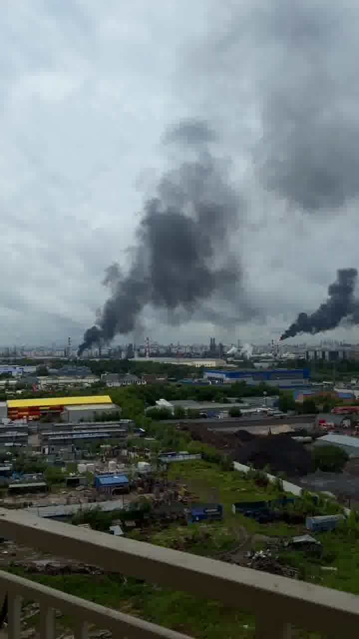 President Zelensky confirms strikes at oil refinery in Kapotnya in response to recent Russian attacks and Kremlin’s unwillingness to end the war