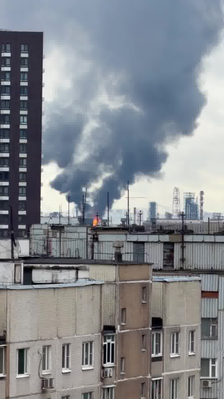 President Zelensky confirms strikes at oil refinery in Kapotnya in response to recent Russian attacks and Kremlin’s unwillingness to end the war
