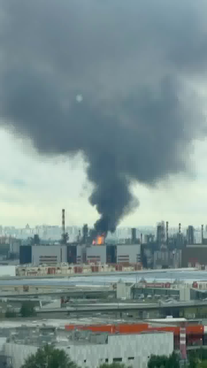 President Zelensky confirms strikes at oil refinery in Kapotnya in response to recent Russian attacks and Kremlin’s unwillingness to end the war