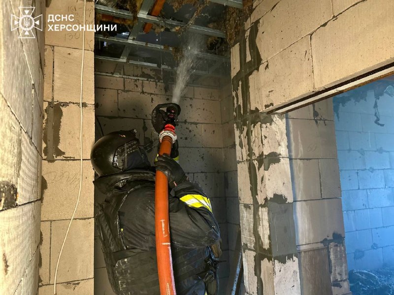 Fire caused by drone strike at the central part of Kherson