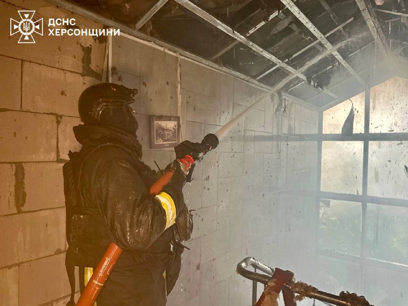 Fire caused by drone strike at the central part of Kherson