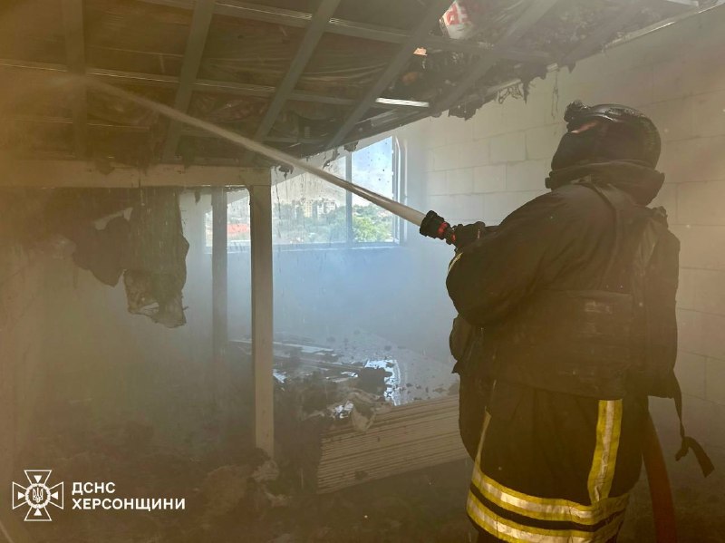 Fire caused by drone strike at the central part of Kherson