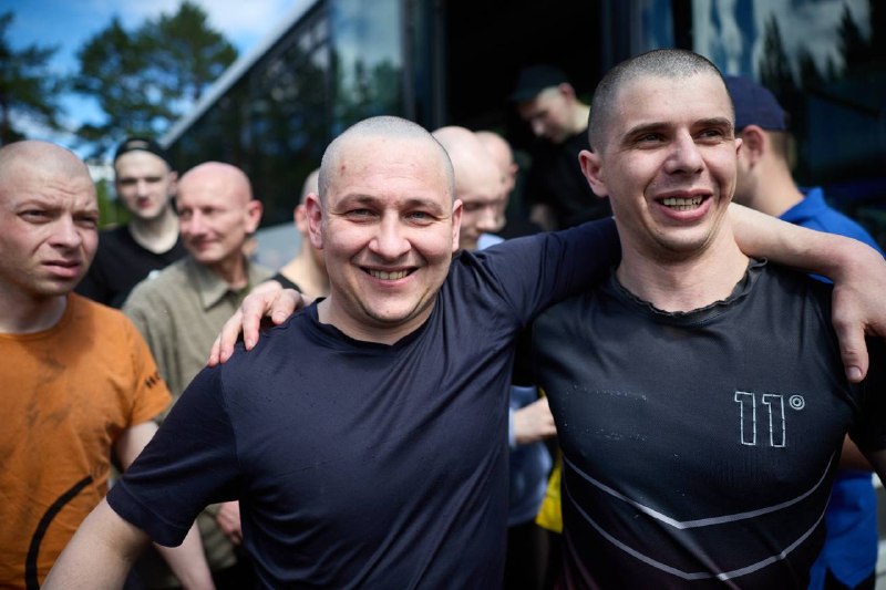 160 Ukrainian servicemen have been freed from the Russian captivity in a new POWs swap