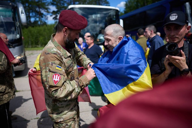 160 Ukrainian servicemen have been freed from the Russian captivity in a new POWs swap