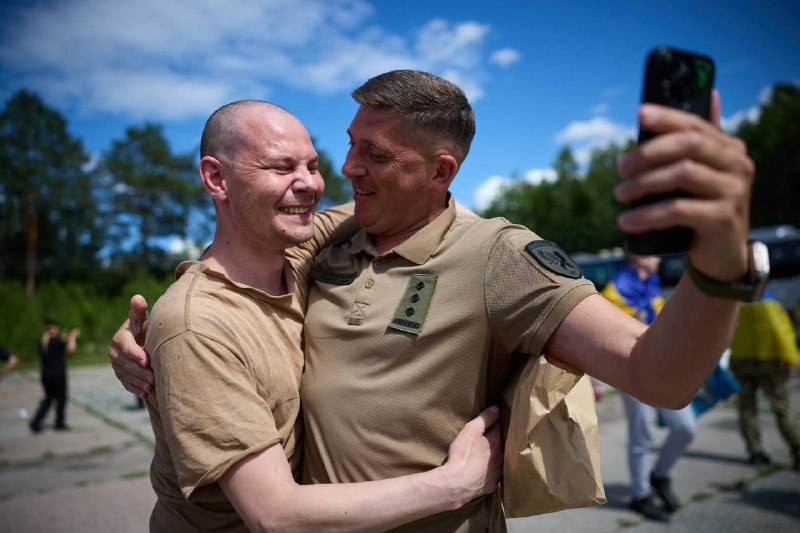 160 Ukrainian servicemen have been freed from the Russian captivity in a new POWs swap