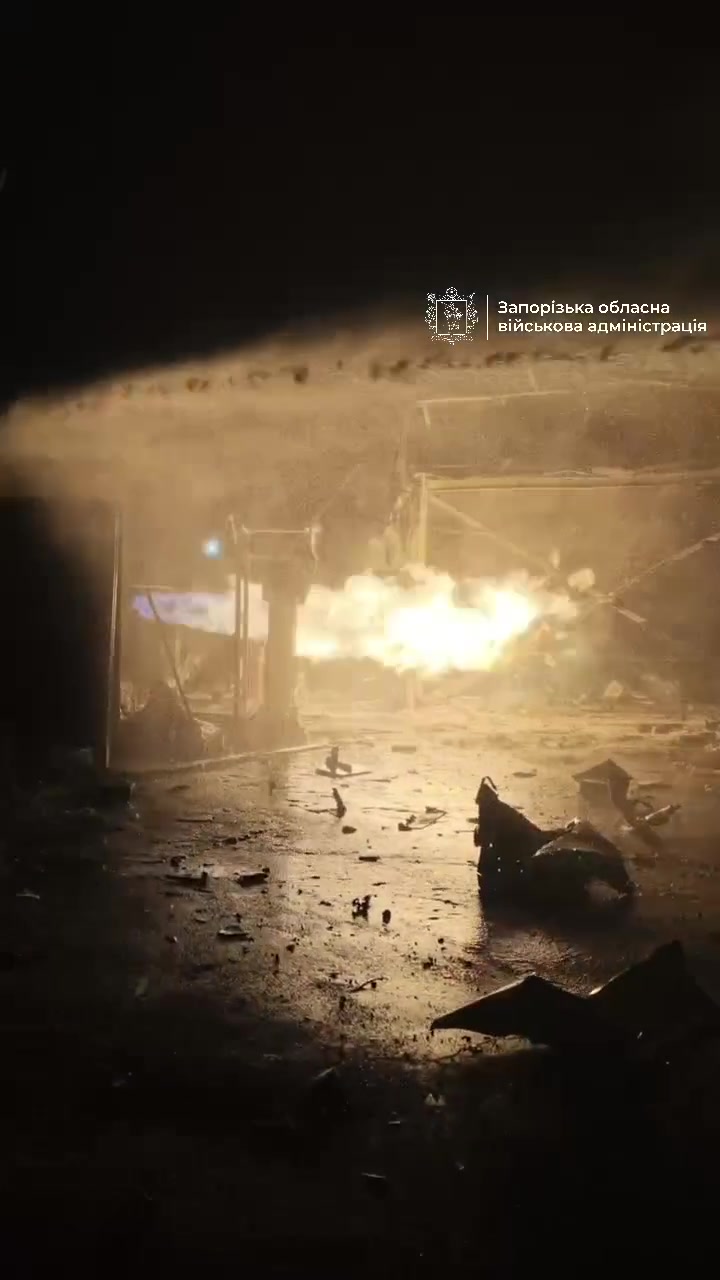 Fuel station is on fire in Zaporizhzia