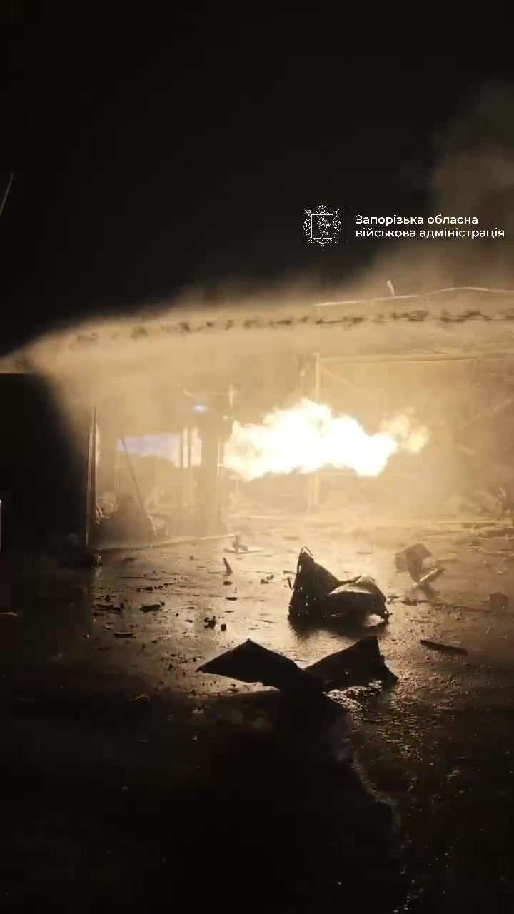 Fuel station is on fire in Zaporizhzia