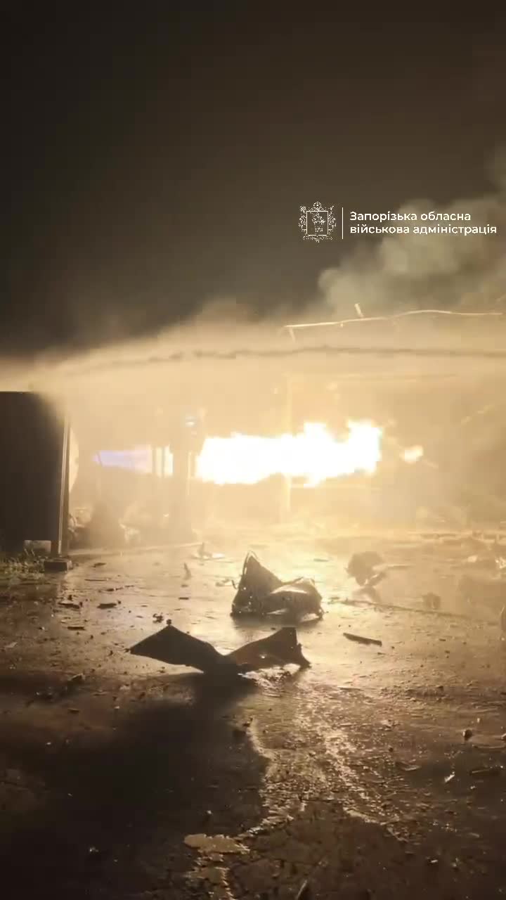 Fuel station is on fire in Zaporizhzia