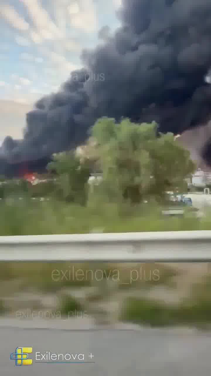 Massive fire at the oil refinery in Slavyansk-na-Kubani