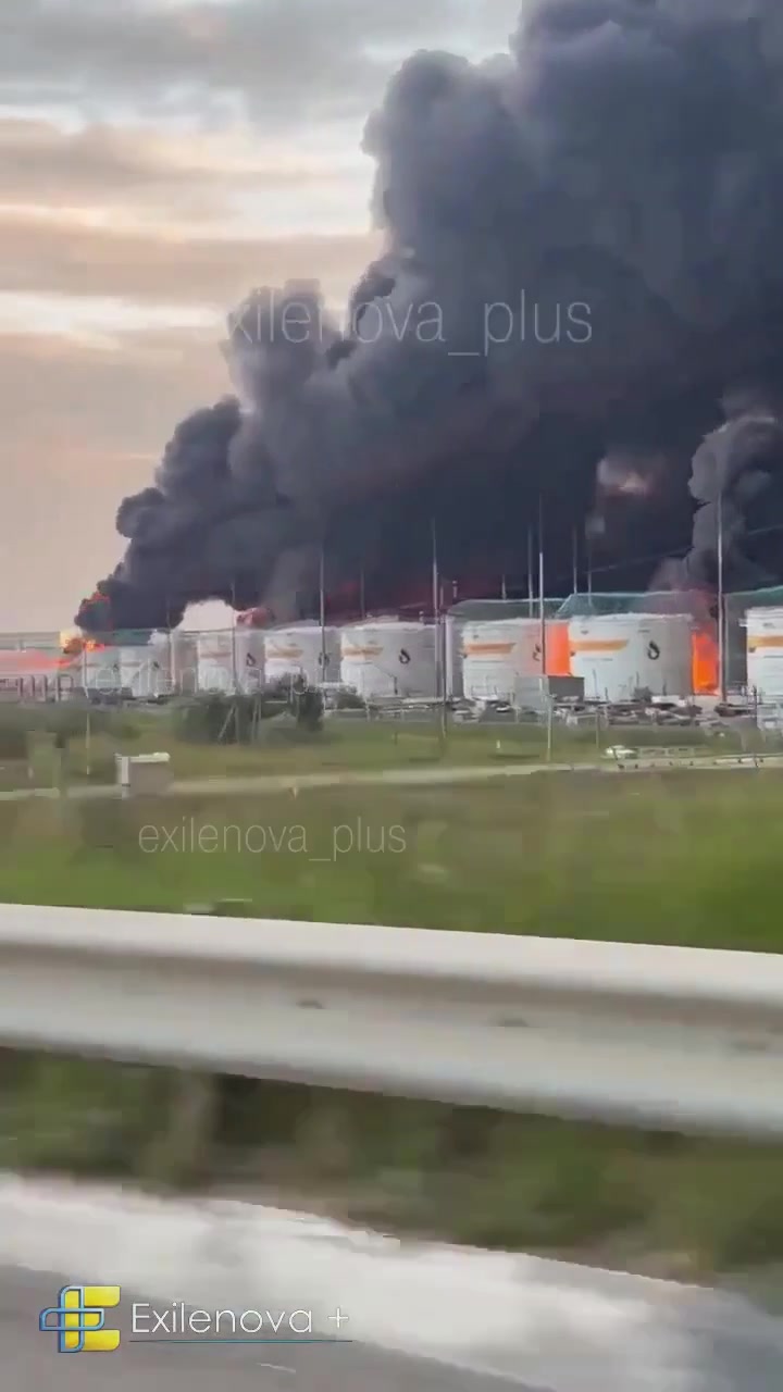 Massive fire at the oil refinery in Slavyansk-na-Kubani