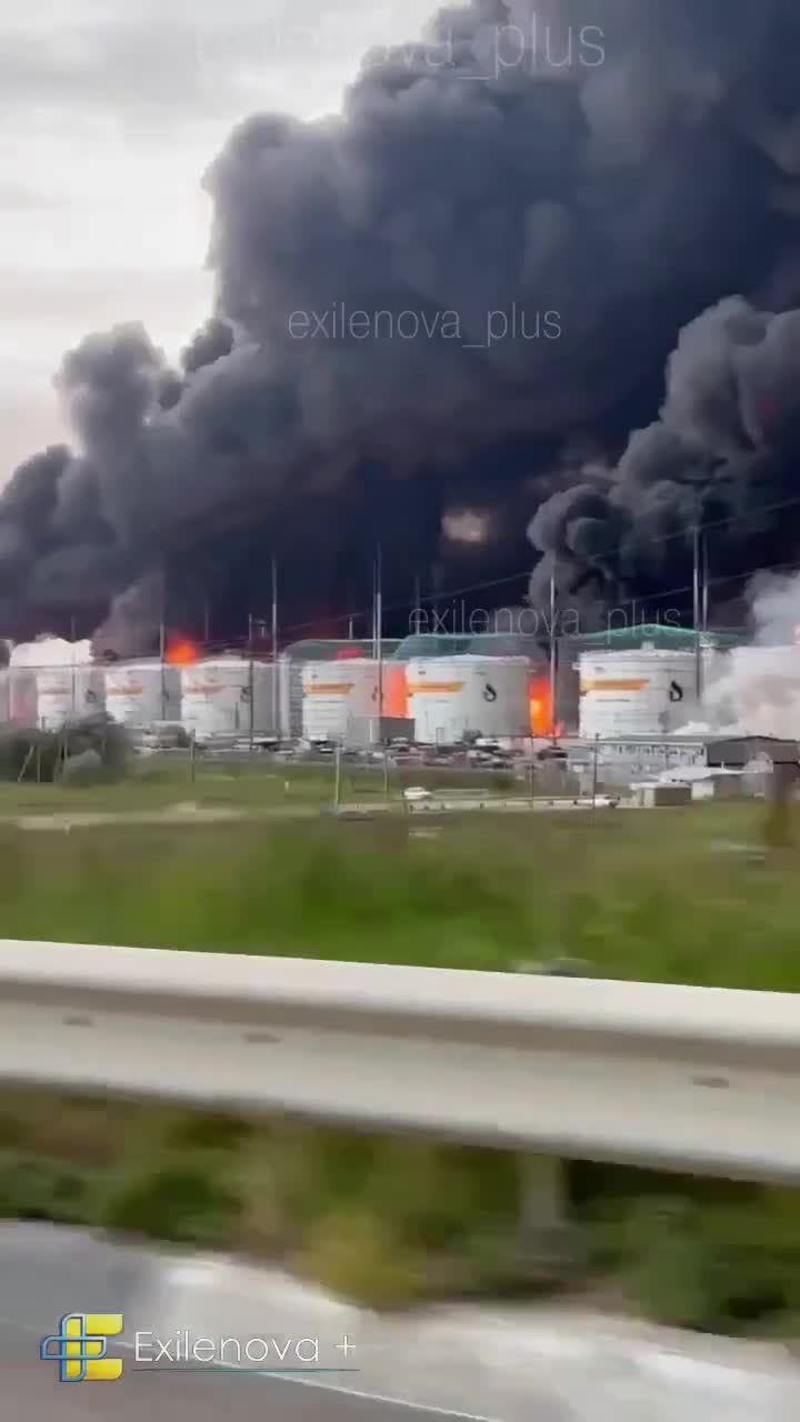 Massive fire at the oil refinery in Slavyansk-na-Kubani