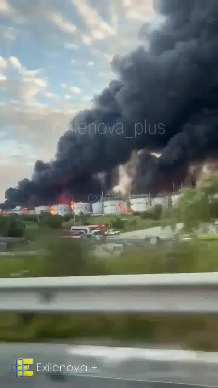 Massive fire at the oil refinery in Slavyansk-na-Kubani