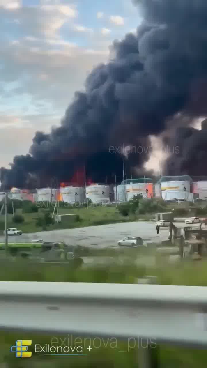 Massive fire at the oil refinery in Slavyansk-na-Kubani
