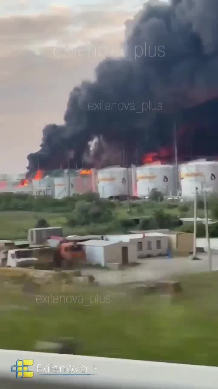 Massive fire at the oil refinery in Slavyansk-na-Kubani