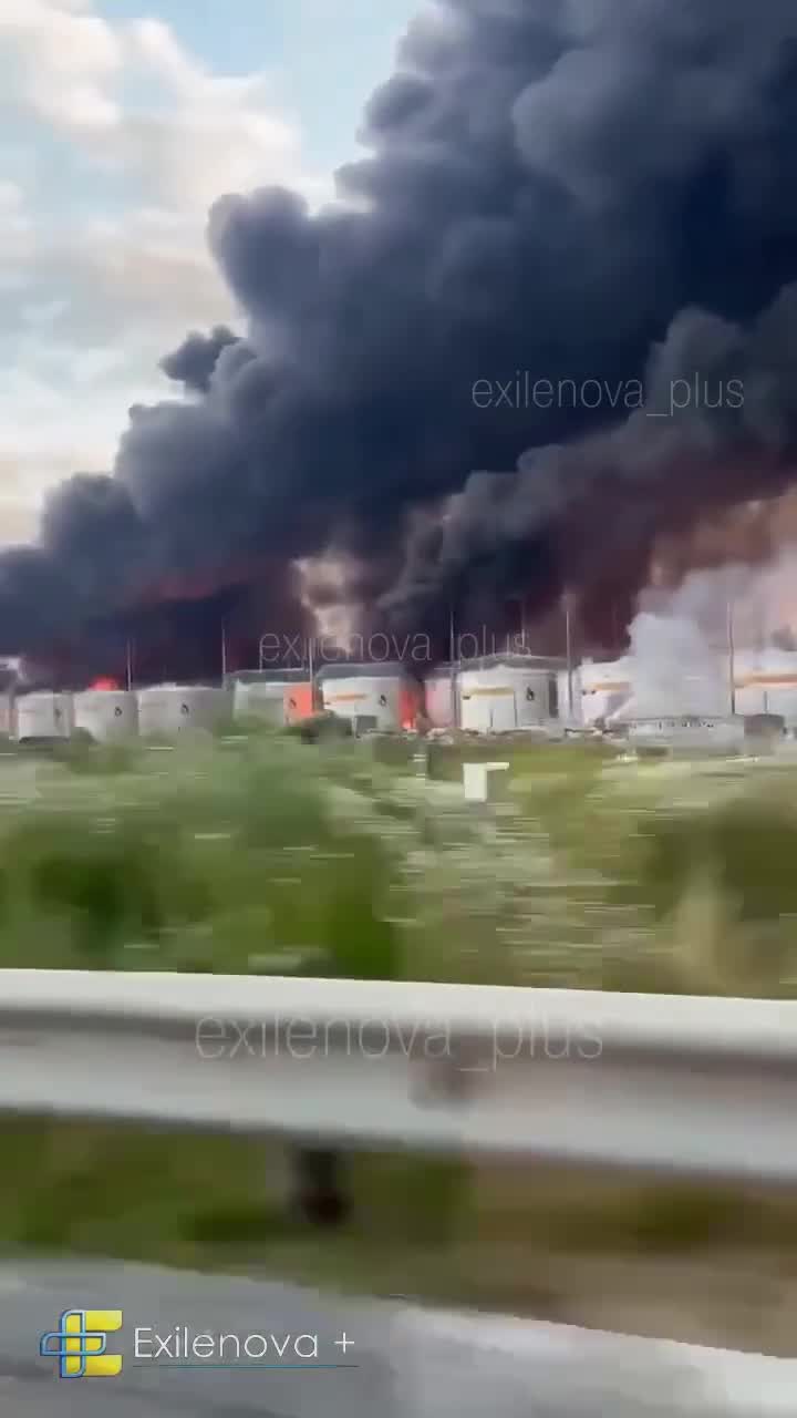 Massive fire at the oil refinery in Slavyansk-na-Kubani