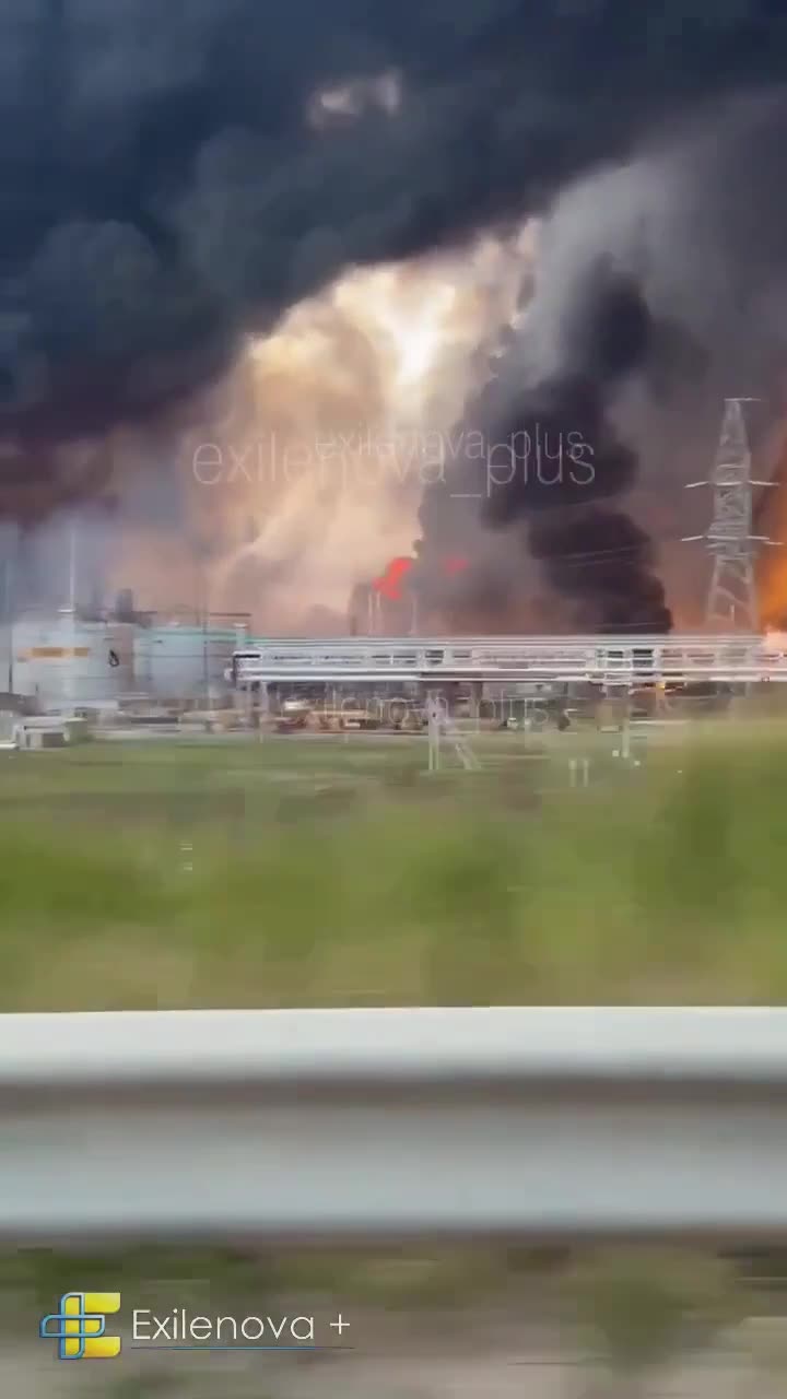 Massive fire at the oil refinery in Slavyansk-na-Kubani