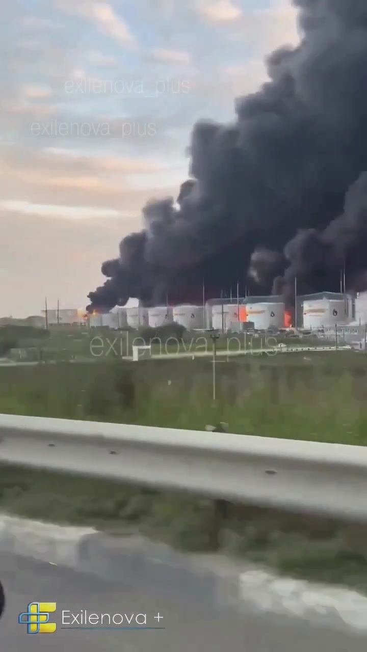 Massive fire at the oil refinery in Slavyansk-na-Kubani