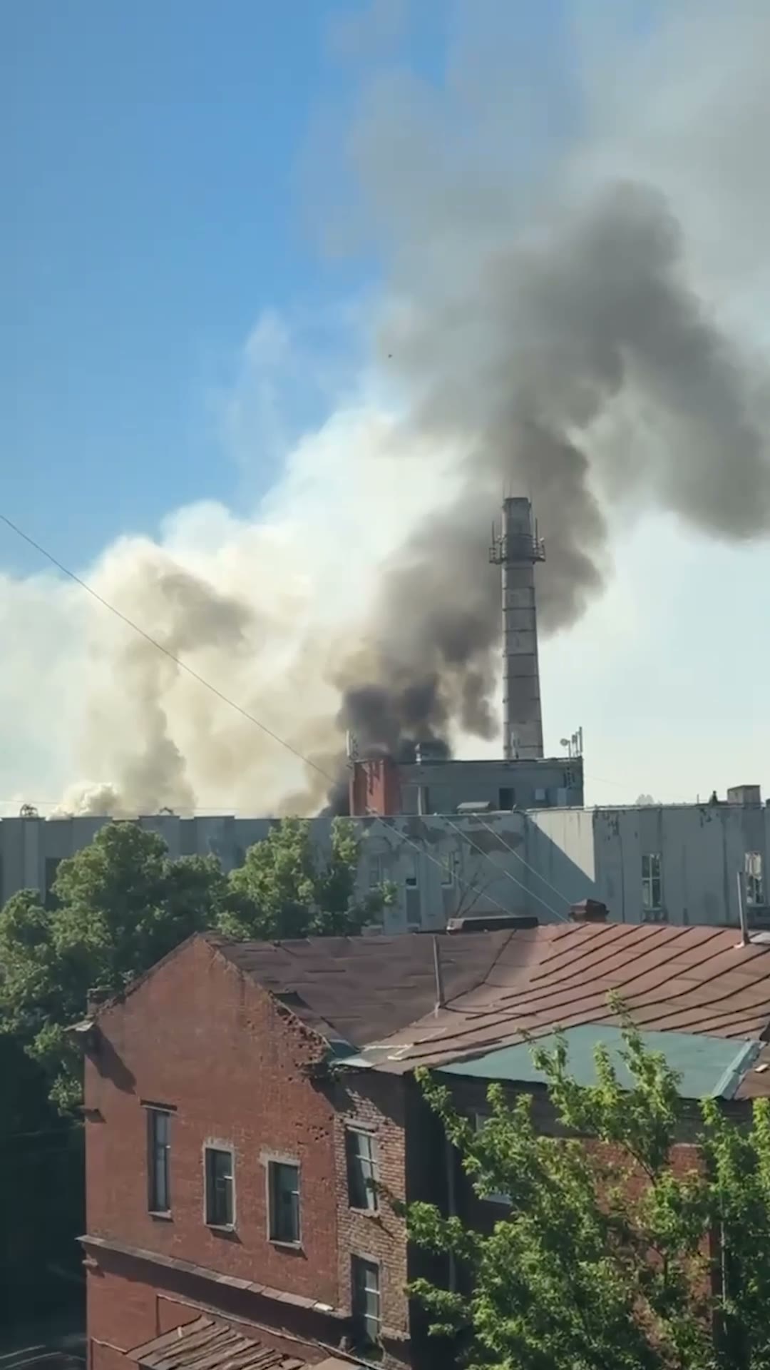 Zelensky: The oil refinery in Ufa, one of the largest Russian lubricant producers, was hit. The distance is over 1,300 kilometers from the front line. Also in the Penza region, a strategic facility of the Russian military-industrial complex, which is engaged in the development and production of components for missile weapons, was hit. The distance to the target is about 600 kilometers from the front line
