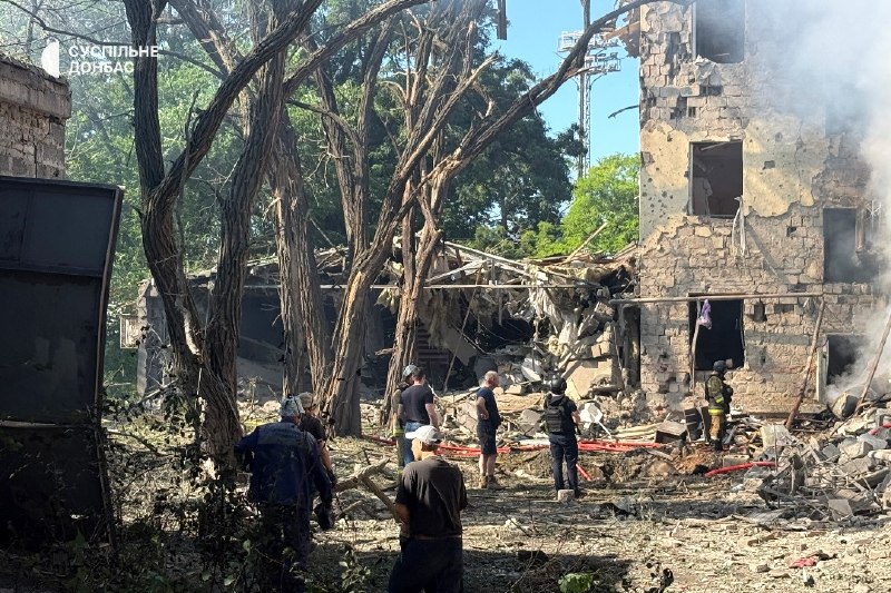 3 people wounded as result of Russian airstrike with glide bombs in Kramatorsk